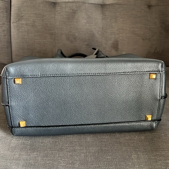 AUTHENTIC MCM "Milla" Medium Leather Tote - Picture 7 of 11